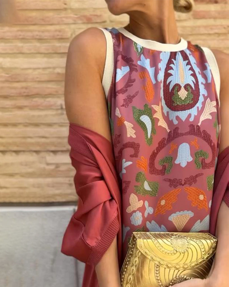 Bella - Two-Piece Set with Urban-Style Print